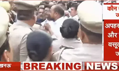 मुख्तार अंसारी का करीबी संजीव जीवा की लखनऊ पोक्सो कोर्ट के बाहर गोली मारकर हत्या, देखें वीडियो मुख्तार अंसारी का करीबी संजीव जीवा की लखनऊ पोक्सो कोर्ट के बाहर गोली मारकर हत्या, देखें वीडियो