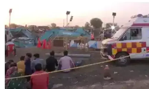मध्यप्रदेश में 300 फीट गहरे बोरवेल में गिरी 2.5 साल की बच्ची बचाव कार्य जारी! मध्यप्रदेश में 300 फीट गहरे बोरवेल में गिरी 2.5 साल की बच्ची बचाव कार्य जारी!