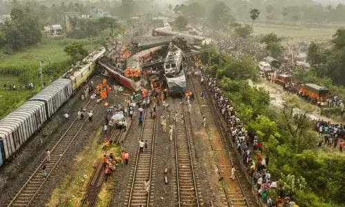 ओडिशा ट्रिपल ट्रेन दुर्घटना में पति की मौत का नाटक करने वाली महिला अब मुश्किल में ओडिशा ट्रिपल ट्रेन दुर्घटना में पति की मौत का नाटक करने वाली महिला अब मुश्किल में