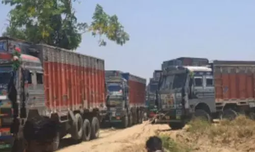 अवैध खनन कर रहे 63 ट्रक, 2 पोकलैंड,जेसीबी सीज, ठेकेदार साहब दीन यादव के खिलाफ मुकदमा दर्ज