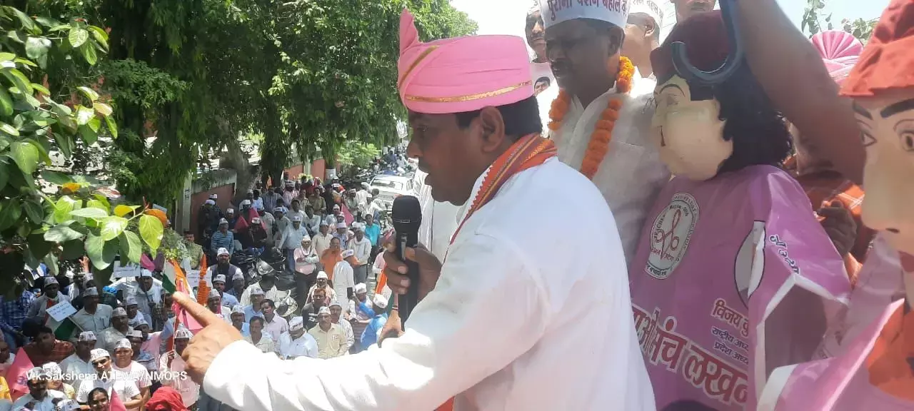 चंपारण से लखनऊ पहुँची NPS निजीकरण भारत छोड़ो यात्रा का लखनऊ में हुआ भव्य स्वागत/कर्मचारी शिक्षक हर हाल में पेंशन लेकर रहेगा-विजय बन्धु