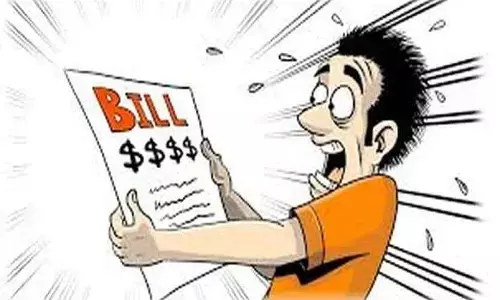 क्या बढ़ते बिजली बिल से हैं परेशान? इन तरीकों की मदद से कम कर सकते हैं बिजली बिल।