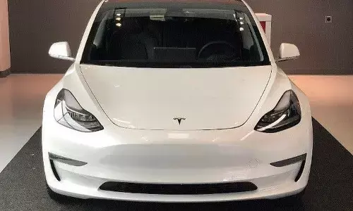 क्या टेस्ला इंडिया में सरवाइव कर पाएगी? क्या टेस्ला इंडिया में सरवाइव कर पाएगी?