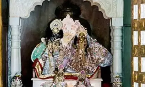 जानिए वृंदावन के प्रसिद्ध मंदिरों की लिस्ट क्या आपको पता है यहा के स्वयं प्रकट मंदिर?