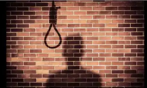 लखनऊ में किसान परिवार ने की आत्मदाह की कोशिश जाने क्या है वजह? लखनऊ में किसान परिवार ने की आत्मदाह की कोशिश जाने क्या है वजह?