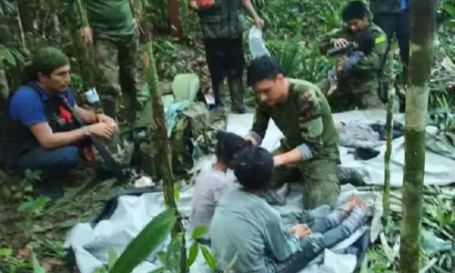 चार कोलंबियाई बच्चे विमान दुर्घटना के हफ्तों बाद जंगल में पाए गए जिंदा