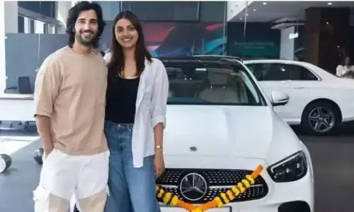बॉलीवुड कपल अनुष्का रंजन,आदित्य सील ने खरीदी 75 लाख रुपये की नई मर्सिडीज-बेंज ई-क्लास