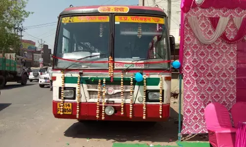 दिल्ली से बैठा और लखनऊ में मिला मृत, नहीं पहुंची एंबुलेंस तो यहां जिला अस्पताल पहुँचाया दिल्ली से बैठा और लखनऊ में मिला मृत, नहीं पहुंची एंबुलेंस तो यहां जिला अस्पताल पहुँचाया