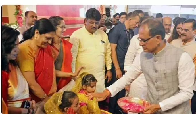 मध्य प्रदेश सरकार ने लाड़ली बहना योजना के तहत 12 मिलियन महिलाओं को ₹ 1k देने की प्रक्रिया की शुरू मध्य प्रदेश सरकार ने लाड़ली बहना योजना के तहत 12 मिलियन महिलाओं को ₹ 1k देने की प्रक्रिया की शुरू