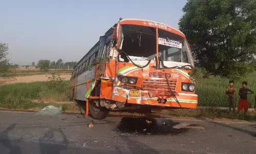 कटरा विल्हौर हाइवे पर रोडवेज बस व ट्रक की आमने सामने हुई टक्कर