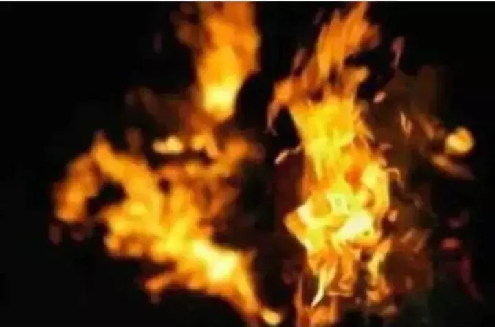 दिल्ली के फ्लैट में आग लगने से 85 वर्षीय व्यक्ति की हुई मौत