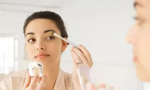 Summer Makeup Tips: स्मज फ्री लास्टिंग मेकअप के लिए अपनाएं ये टिप्स