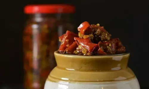 कैसे हाउस वाइव्स कर सकती हैं घर बैठे आचार का बिजनेस कैसे हाउस वाइव्स कर सकती हैं घर बैठे आचार का बिजनेस