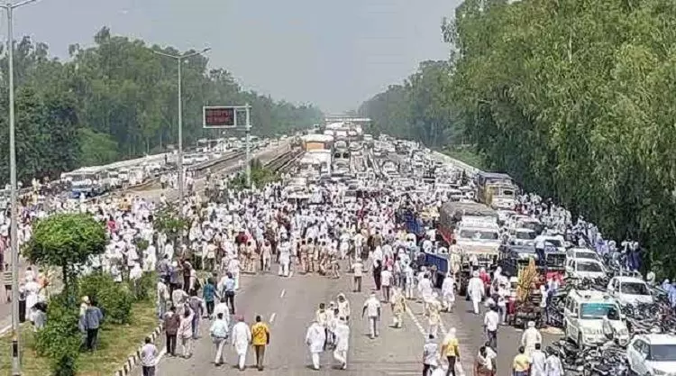 Farmers protest : MSP को लेकर कुरुक्षेत्र में किसानों ने दिल्ली जाने वाले राष्ट्रीय राजमार्ग को किया ब्लॉक