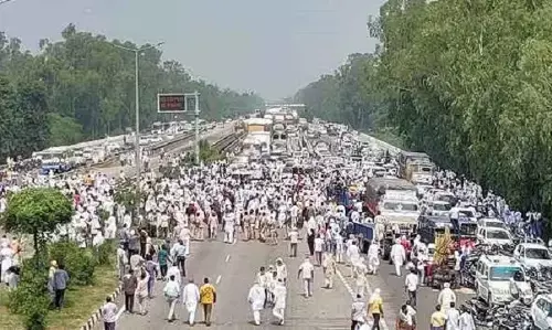 Farmers protest : MSP को लेकर कुरुक्षेत्र में किसानों ने दिल्ली जाने वाले राष्ट्रीय राजमार्ग को किया ब्लॉक Farmers protest : MSP को लेकर कुरुक्षेत्र में किसानों ने दिल्ली जाने वाले राष्ट्रीय राजमार्ग को किया ब्लॉक