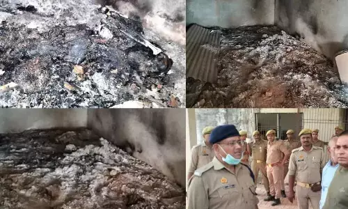 अम्बेडकरनगर में युवक की हत्या कर शव स्कूल के अंदर जलाया, धुआं देख इलाके में मचा हडकंप