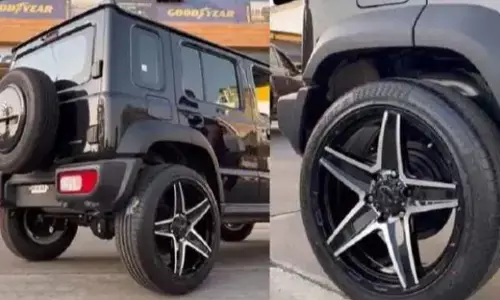 मारुति सुजुकी जिम्नी मॉड शॉप्स पर पहुंची, 20 इंच के अलॉय व्हील्स के साथ किया गया मॉडिफाइड मारुति सुजुकी जिम्नी मॉड शॉप्स पर पहुंची, 20 इंच के अलॉय व्हील्स के साथ किया गया मॉडिफाइड