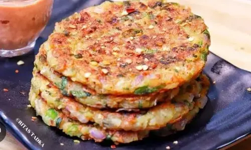 Aloo Cheela Recipe: जब सुबह के नाश्ते में बनाना हो कुछ अलग तो ट्राई करें यह रेसिपी