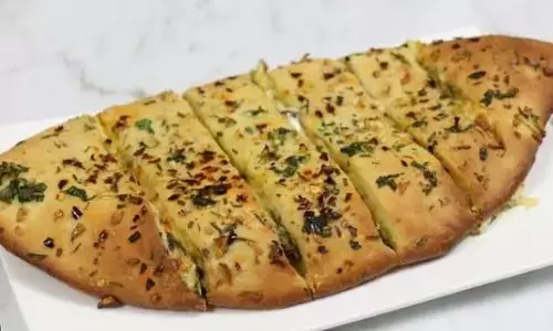 Garlic Bread Recipe: बनाएं कुछ अनोखा, जानें तरीका Garlic Bread Recipe: बनाएं कुछ अनोखा, जानें तरीका