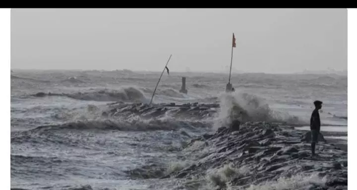 चक्रवाती तूफान बिपारजॉय के करीब आते ही गुजरात में भारी बारिश, हवाए हुई और तेज