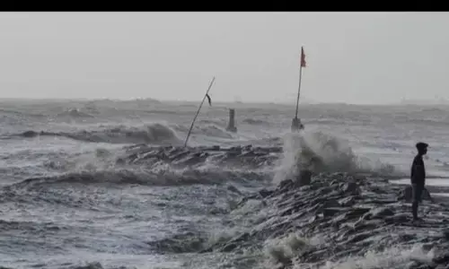 चक्रवाती तूफान बिपारजॉय के करीब आते ही गुजरात में भारी बारिश, हवाए हुई और तेज