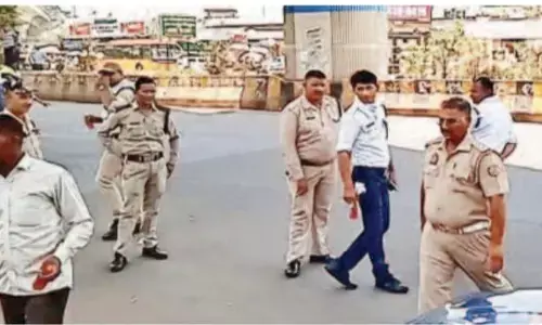 डीसीपी ट्रांस हिंडन के निर्देश पर चला आनंद विहार और महाराजपुर इलाके में यातायात चैकिंग का सघन अभियान डीसीपी ट्रांस हिंडन के निर्देश पर चला आनंद विहार और महाराजपुर इलाके में यातायात चैकिंग का सघन अभियान