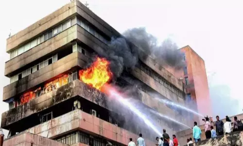 भोपाल में सरकारी दफ्तरों में लगी आग दमकल कर्मियों को 14 घंटे तक करनी पड़ी मशक्कत भोपाल में सरकारी दफ्तरों में लगी आग दमकल कर्मियों को 14 घंटे तक करनी पड़ी मशक्कत