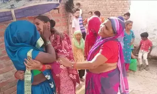 मोबाइल के विवाद के बाद पति ने पत्नी को अपने चिपका कर मारी गोली, एक ही गोली से चली गई दोनों की जान मोबाइल के विवाद के बाद पति ने पत्नी को अपने चिपका कर मारी गोली, एक ही गोली से चली गई दोनों की जान