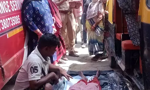 वाराणसी में संदिग्ध परिस्थितियों में ऑटो के अंदर मृत मिली युवती वाराणसी में संदिग्ध परिस्थितियों में ऑटो के अंदर मृत मिली युवती