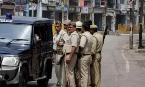 फरीदाबाद के शख्स ने दूसरे शख्स से फोन पर बात करने पर होटल में गर्लफ्रेंड का दबाया गला