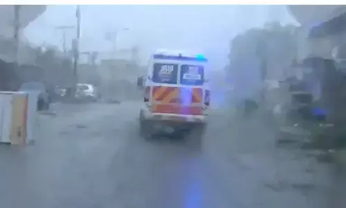 Cyclone Biparjoy: बाढ़ से पशु को बचाने की कोशिश में पिता-पुत्र की मौत Cyclone Biparjoy: बाढ़ से पशु को बचाने की कोशिश में पिता-पुत्र की मौत