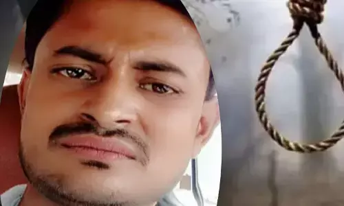 यूपी में पूर्व प्रधान के पुत्र का पेड़ से लटका मिला शव यूपी में पूर्व प्रधान के पुत्र का पेड़ से लटका मिला शव