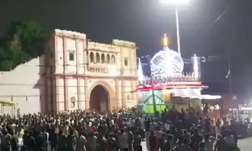 गुजरात: जूनागढ़ में दरगाह हटाने के नोटिस पर बवाल? उपद्रवियों ने वाहनों में लगाई आग, DSP समेत 4 पुलिसकर्मी घायल 1 की मौत