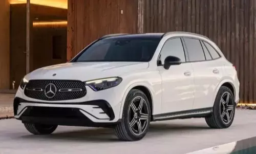 अगली पीढ़ी की मर्सिडीज-बेंज जीएलसी का टीजर लॉन्च से पहले आया सामने जाने डिटेल्स