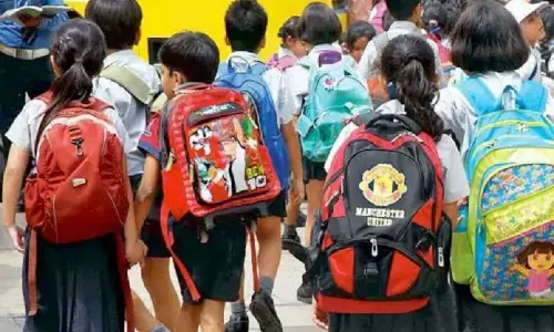 यूपी में शिक्षा विभाग में छात्र घटे शिक्षक बड़े यूपी में शिक्षा विभाग में छात्र घटे शिक्षक बड़े