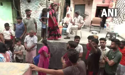 दिल्ली के आरके पुरम में चली सरेआम गोलियां, हमलावरों ने 2 महिलाओं को मौत के घाट उतारा दिल्ली के आरके पुरम में चली सरेआम गोलियां, हमलावरों ने 2 महिलाओं को मौत के घाट उतारा