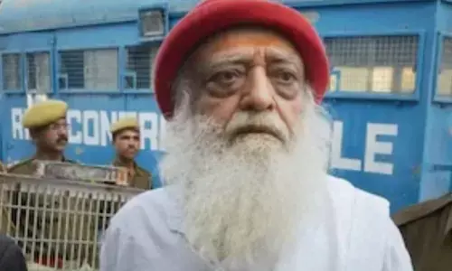 आसाराम के शिष्य द्वारा परिवार को धमकाने के बाद पुलिस ने रेप पीड़िता के घर पर बढ़ा दी सुरक्षा