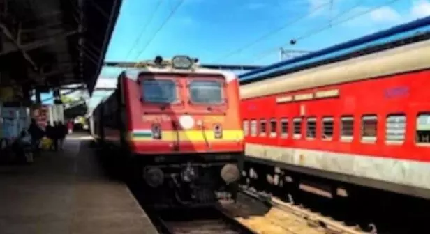उत्तर प्रदेश के शाहजहांपुर में 110 किमी/घंटा की रफ्तार से ट्रेन से गिरा शख्स, फिर भी रहा जीवित