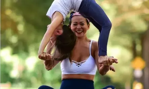 International Yoga Day: यह 4 साल की बच्ची योगा में है सब की मां,अजीबोगरीब मुद्राएं देख कर हैरान हो जाएंगे आप भी