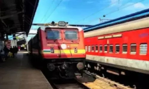 उत्तर प्रदेश के शाहजहांपुर में 110 किमी/घंटा की रफ्तार से ट्रेन से गिरा शख्स, फिर भी रहा जीवित उत्तर प्रदेश के शाहजहांपुर में 110 किमी/घंटा की रफ्तार से ट्रेन से गिरा शख्स, फिर भी रहा जीवित
