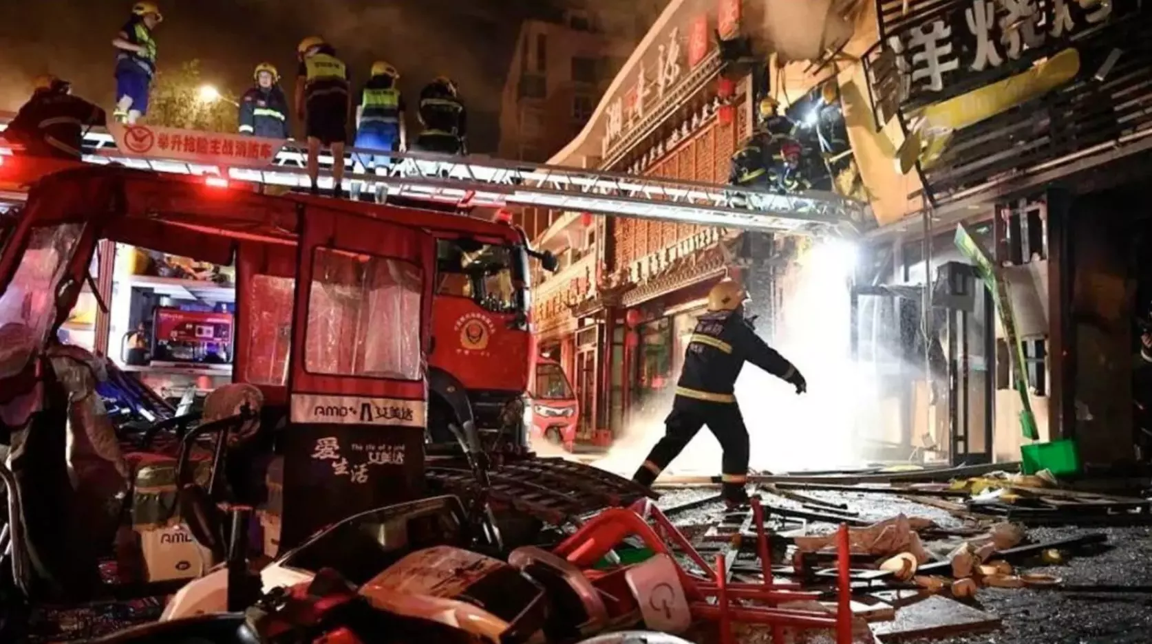 चीन में बड़ा धमाका : यिनचुआन में रेस्टोरेंट में 31 लोगों की मौत, मचा हड़कंप!