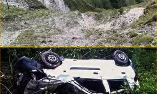 उत्तराखंड में बड़ा हादसा : पिथौरागढ़ के मुनस्यारी में गहरी खाई में गिरी जीप, 8 लोगों की मौत उत्तराखंड में बड़ा हादसा : पिथौरागढ़ के मुनस्यारी में गहरी खाई में गिरी जीप, 8 लोगों की मौत