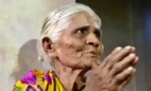 झोपड़पट्टी में रहने वाली 90 वर्षीय कर्नाटक की महिला का बिजली का बिल आया ₹100000 झोपड़पट्टी में रहने वाली 90 वर्षीय कर्नाटक की महिला का बिजली का बिल आया ₹100000