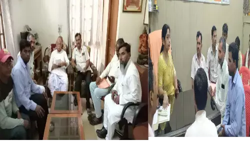 बदायूं में शिक्षा मित्रों ने सांसद और एमएलसी को दिया माँगपत्र, समिति के दो सदस्यों से की एमएलसी ने तुरंत बात बदायूं में शिक्षा मित्रों ने सांसद और एमएलसी को दिया माँगपत्र, समिति के दो सदस्यों से की एमएलसी ने तुरंत बात