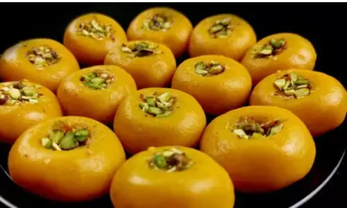 मैंगो पेड़ा रेसिपी: मिठाई खाने की इच्छा है? इस स्वादिष्ट डिश को करें ट्राई मैंगो पेड़ा रेसिपी: मिठाई खाने की इच्छा है? इस स्वादिष्ट डिश को करें ट्राई