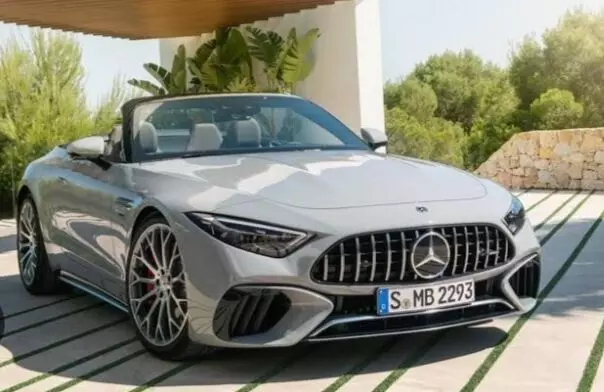 मर्सिडीज ने लॉन्च की AMG SL 55 रोडस्टर, जानिए फीचर्स