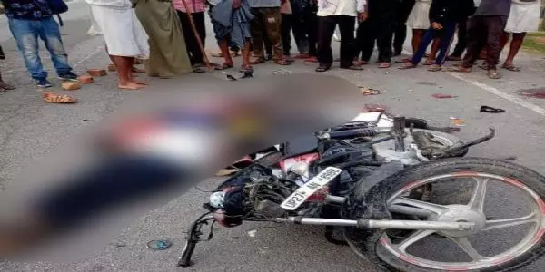 शाहजहांपुर में बड़ा हादसा : ट्रक ने बाइक सवार 5 लोगों को कुचला, सभी की मौत!
