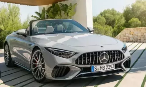 मर्सिडीज ने लॉन्च की AMG SL 55 रोडस्टर, जानिए फीचर्स