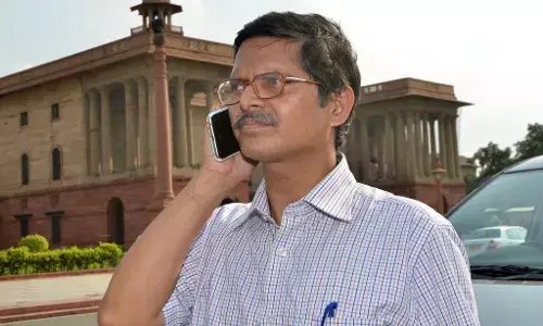 पूर्व डीजीपी के बेटी को दिए गए नोएडा में दिए गए भूखंड पर उठाया आईपीएस अमिताभ ठाकुर ने सवाल, देखें वीडियो पूर्व डीजीपी के बेटी को दिए गए नोएडा में दिए गए भूखंड पर उठाया आईपीएस अमिताभ ठाकुर ने सवाल, देखें वीडियो