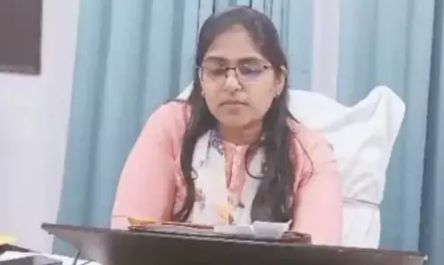 सफाई कर्मचारी के एसडीएम पत्नी निकली वेवफ़ा, लव यू लव यू का खेल खेल रही थी किसी और के साथ, लेकिन मौके पर रूम में पकड़ा रंगेहाथों सफाई कर्मचारी के एसडीएम पत्नी निकली वेवफ़ा, लव यू लव यू का खेल खेल रही थी किसी और के साथ, लेकिन मौके पर रूम में पकड़ा रंगेहाथों